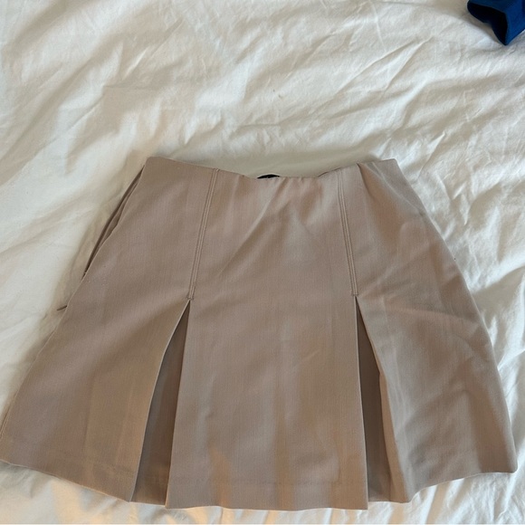 Abercrombie & Fitch Women's Pleated Menswear Mini Skort - Picture 3 of 6